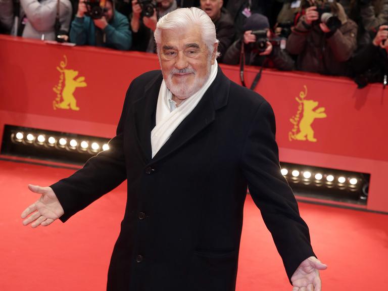 Schauspieler Mario Adorf auf dem roten Teppich.