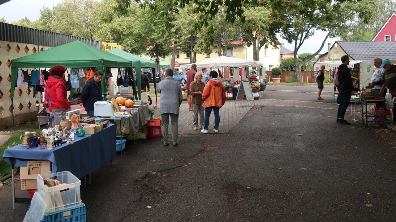 Marktstände in Golzow Marktstände in Golzow