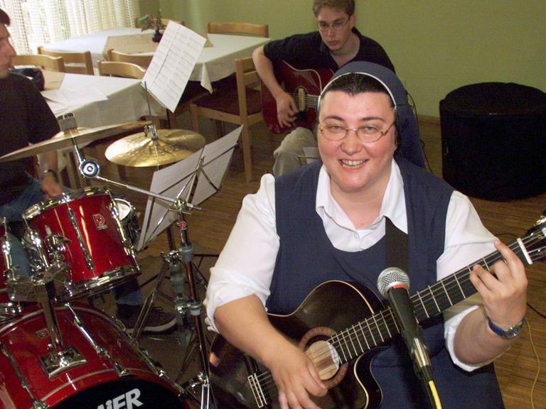 Schwester Teresa bei den Proben zu ihrem Musical "Bergpredigt".