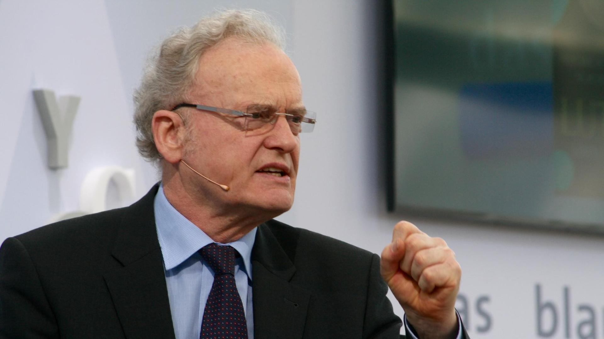 Der Theologe Friedrich Schorlemmer auf der Leipziger Buchmesse: Er stell sein Buch "Luther" vor. Der Theologe Friedrich Schorlemmer auf der Leipziger Buchmesse: Er stell sein Buch "Luther" vor.