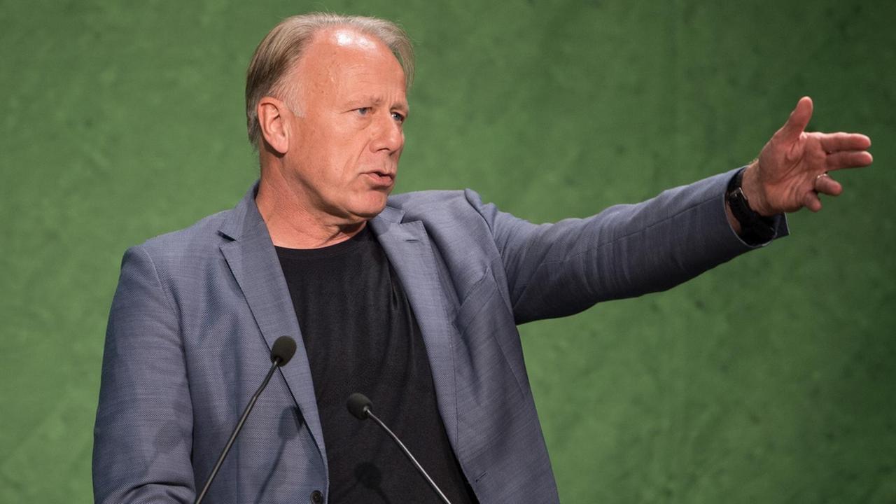 Grünen-Politiker Jürgen Trittin beim Landesparteitag in Niedersachsen Grünen-Politiker Jürgen Trittin beim Landesparteitag in Niedersachsen