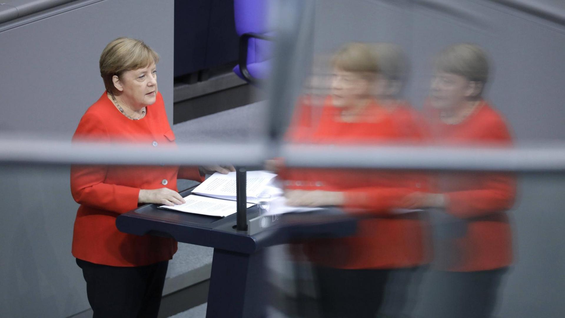 Kanzlerin Angela Merkel spricht im Bundestag Kanzlerin Angela Merkel spricht im Bundestag