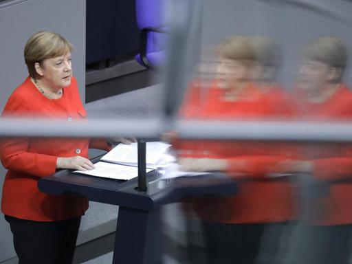 Kanzlerin Angela Merkel spricht im Bundestag