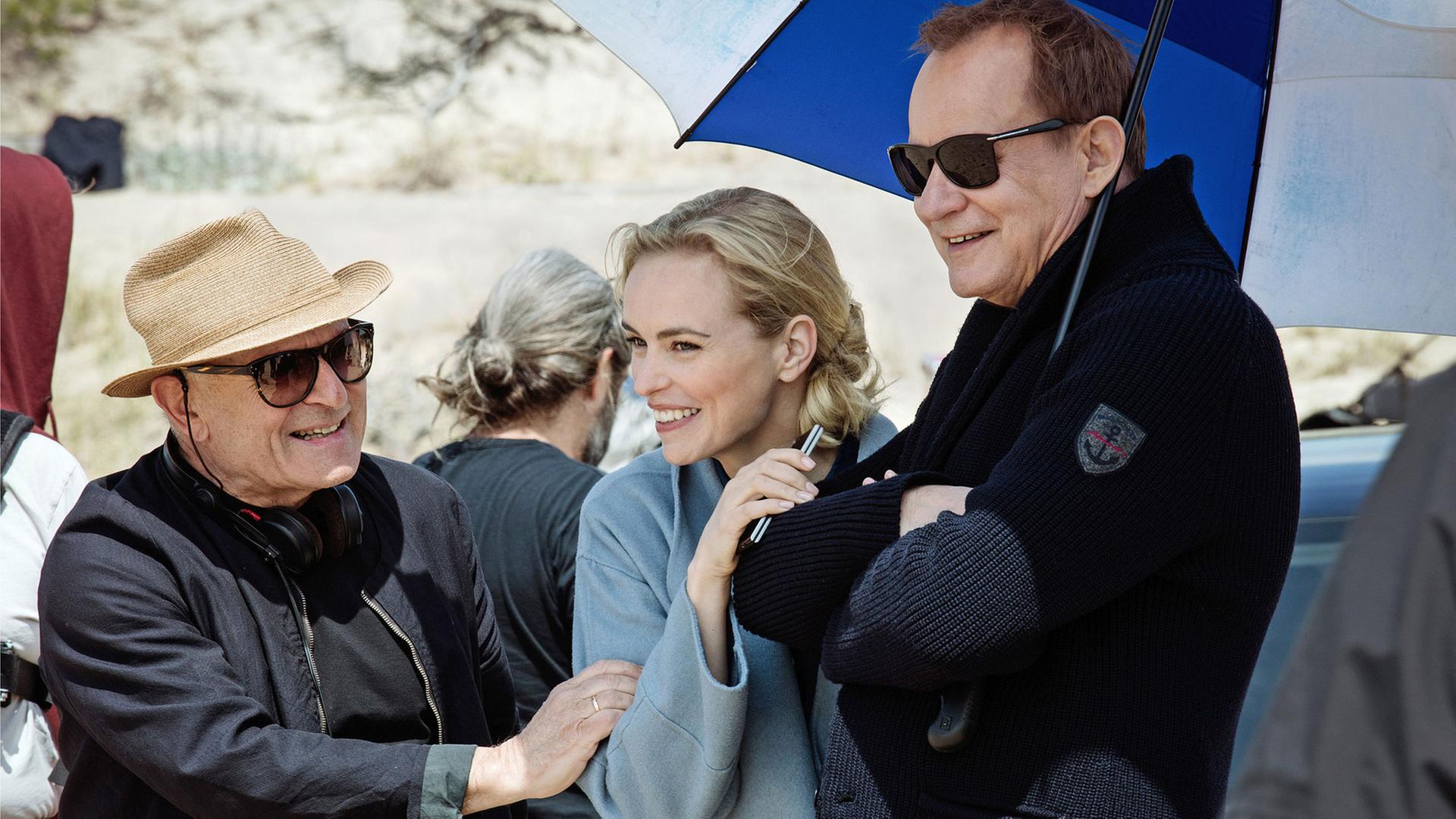 Volker Schlöndorff, Regisseur von "Rückkehr nach Montauk", mit den Darstellern Nina Hoss und Stellan Skarsgård. Volker Schlöndorff, Regisseur von "Rückkehr nach Montauk", mit den Darstellern Nina Hoss und Stellan Skarsgård.