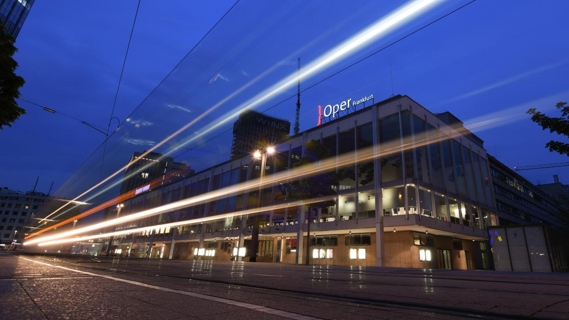Zu sehen ist die Frankfurter Oper. Zu sehen ist die Frankfurter Oper.