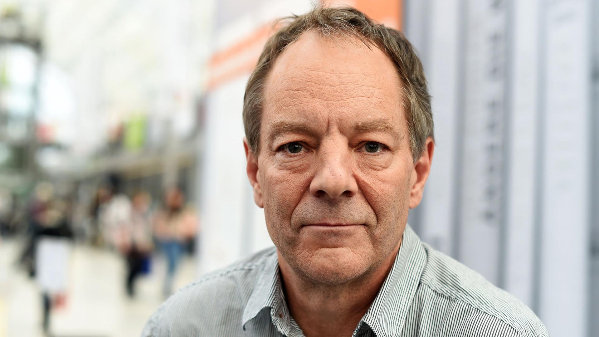 Der US-amerikanische Schriftsteller Tom Drury am 13.03.2015 auf der Buchmesse Leipzig. Der US-amerikanische Schriftsteller Tom Drury am 13.03.2015 auf der Buchmesse Leipzig.