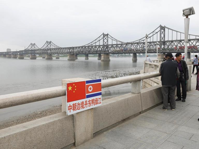Die Stadt Dandong am Yalu-Fluss ist die wichtigste chinesische Grenzstadt zu Nordkorea.
