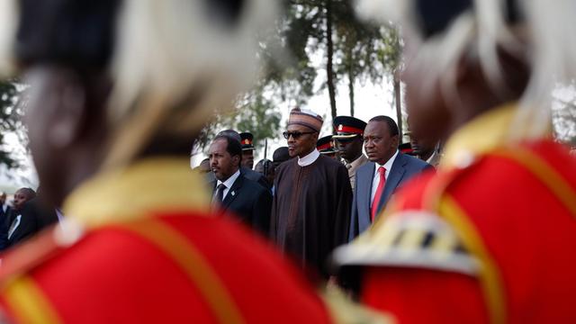 Nigerias Präsident Bohari (in der Mitte) mit seinen Amtskollegen aus Somalia und Kenia Anfang 2016