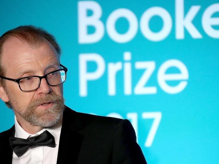 US-Autor George Saunders nach der Preisverleihung in London