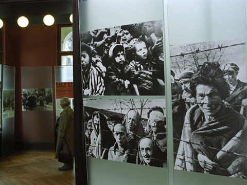 Ständige Ausstellung im Erdgeschoss des "Hauses der Wannsee-Konferenz" in Berlin