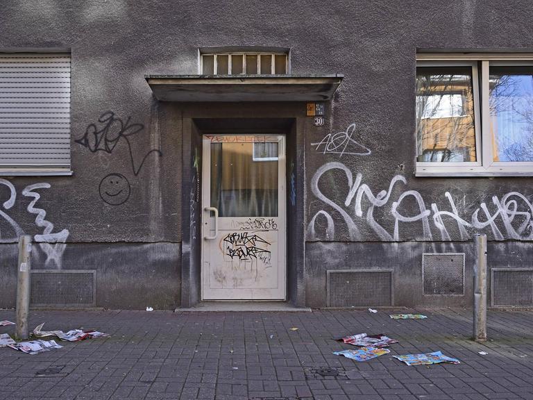 NRW, Ruhrgebiet, Dortmund, Nordstadt, Der Stadtbezirk Innenstadt-Nord gilt mit 53.000 Einwohnern und einer Bevölkerungsdichte von 36,7 Einwohnern pro Hektar als größtes und dicht besiedelstes, zusammenhängendes Altbaugebietes im Ruhrgebiet.
