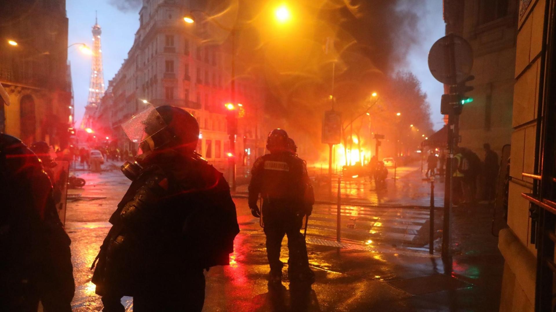 Frankreich - Schwere Unruhen in Paris | deutschlandfunk.de