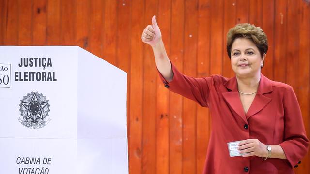 Die brasilianische Präsidentin Dilma Rousseff bei der Stimmabgabe in Porto Alegre.