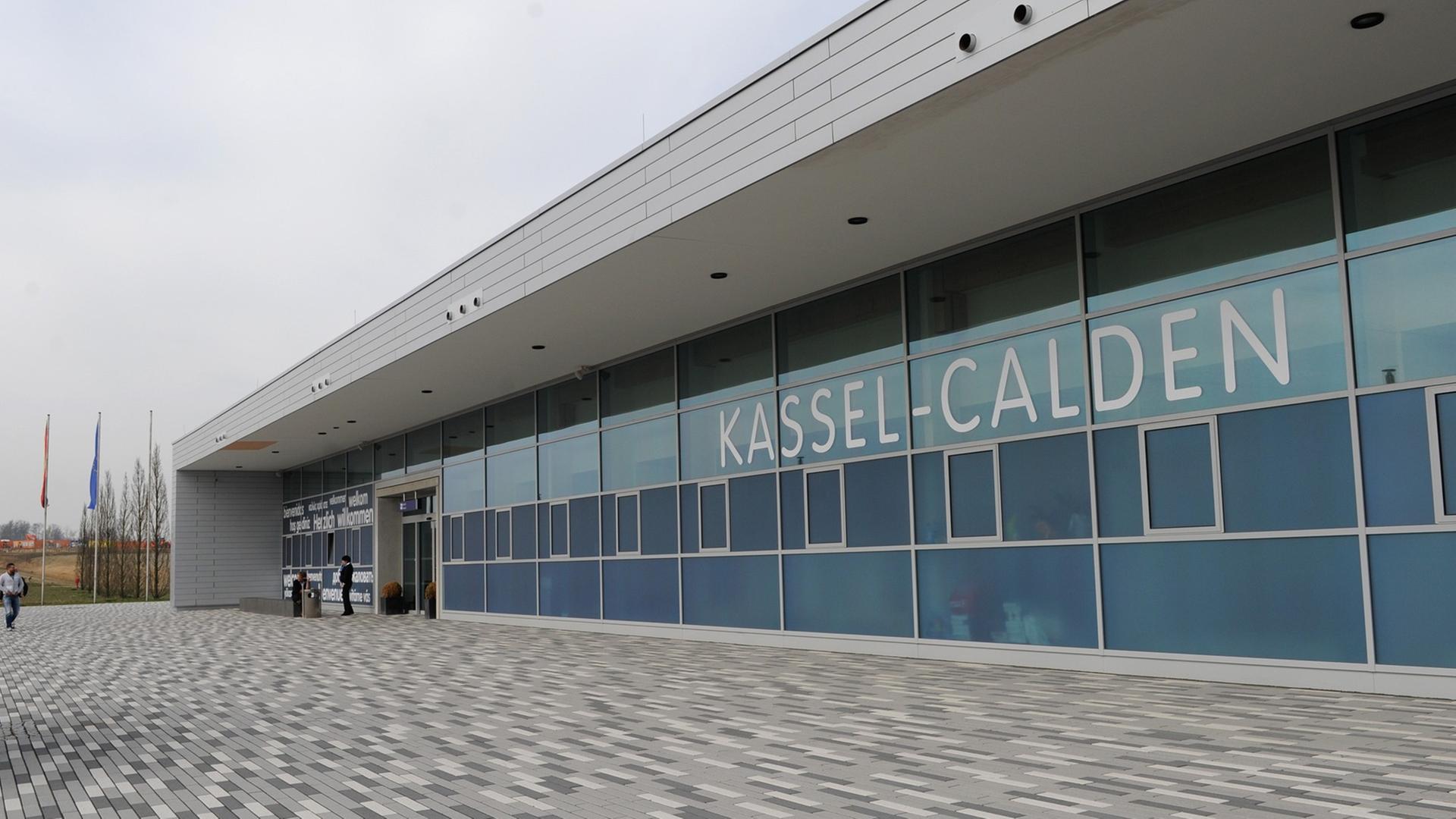 Blick auf das Terminal des Regionalflughafens Kassel-Calden