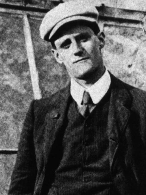 Portrait des irischen Schriftstellers James Joyce, aufgenommen 1904.