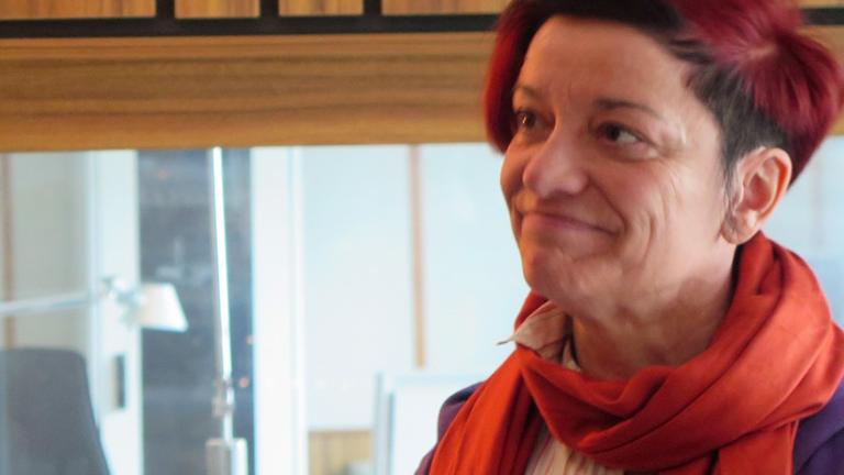 Die feministische Linguistin Laura Méritt im Gespräch mit Stephan Karkowsky. Die feministische Linguistin Laura Méritt im Gespräch mit Stephan Karkowsky.