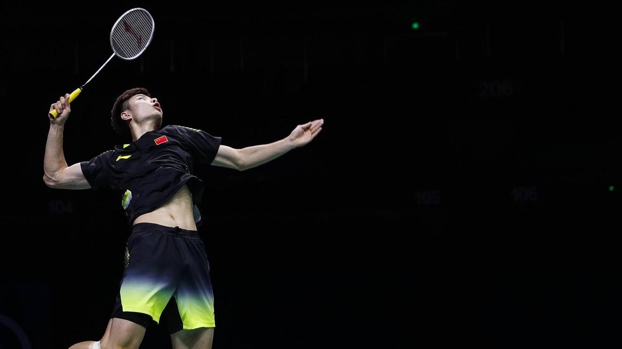 In China, wo derzeit die Badminton-WM stattfindet, ist Badminton Volkssport. Der Chinese Shi Yuqi (Foto) steht im WM-Finale der Herren. In China, wo derzeit die Badminton-WM stattfindet, ist Badminton Volkssport. Der Chinese Shi Yuqi (Foto) steht im WM-Finale der Herren.
