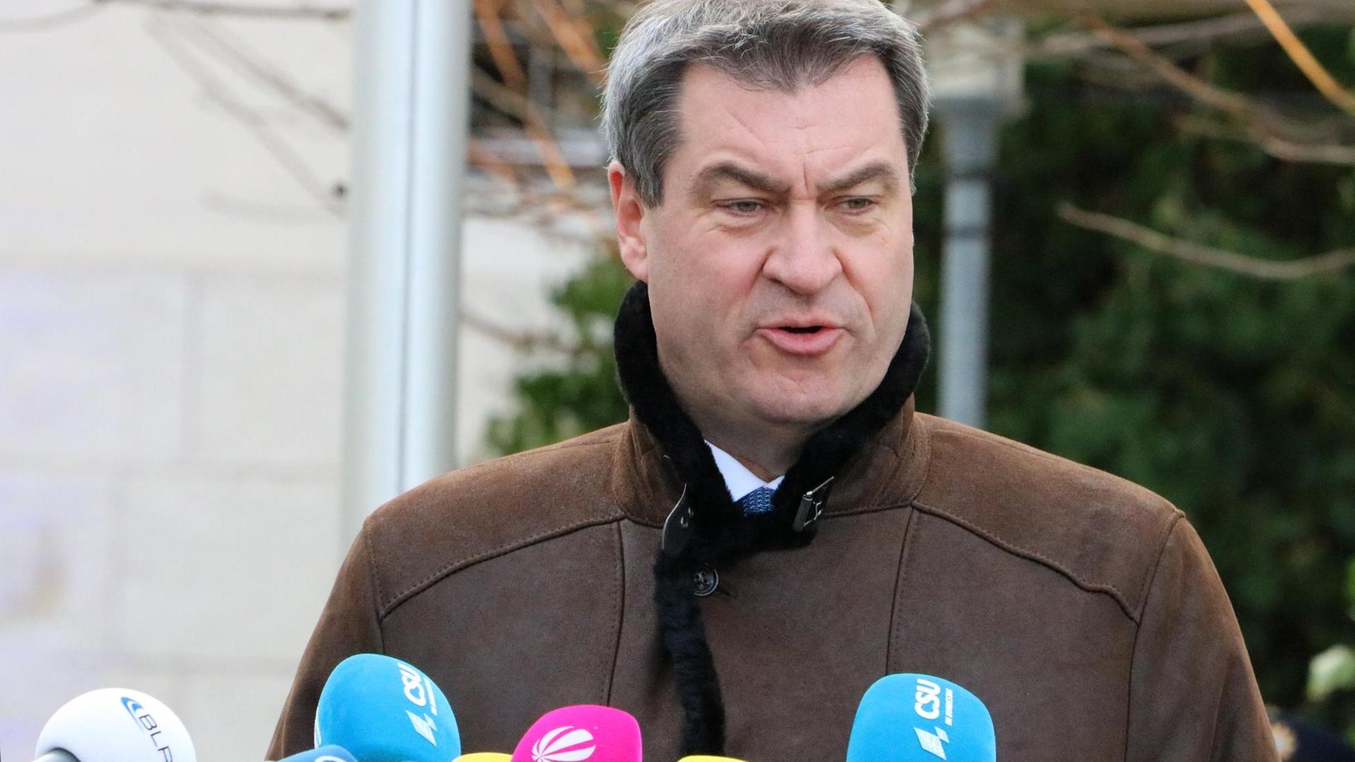 Der designierte CSU-Vorsitzende Markus Söder vor der Klausurtagung im Kloster Seeon. Der designierte CSU-Vorsitzende Markus Söder vor der Klausurtagung im Kloster Seeon.