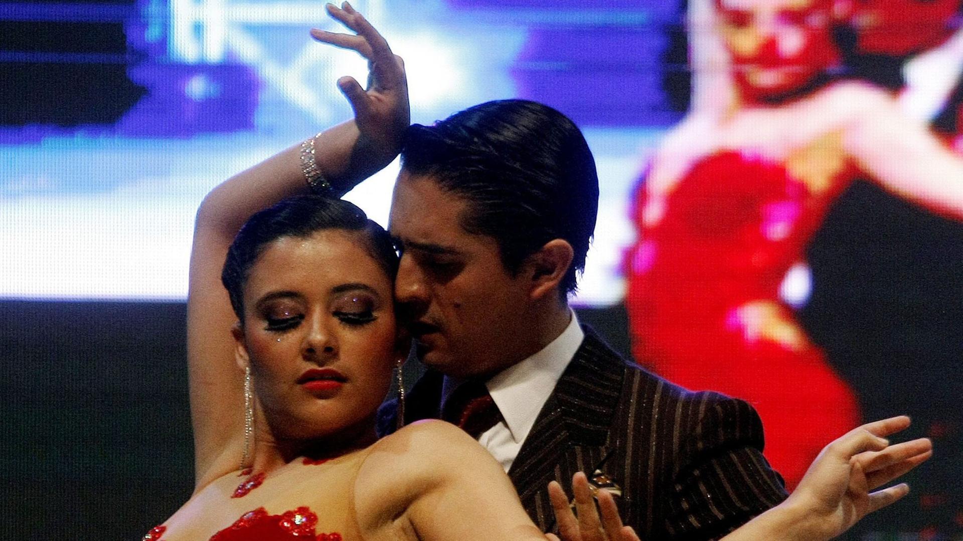 Tangotänzer Alexandra Yepes (l) und Edwin Espinosa (r) Tangotänzer Alexandra Yepes (l) und Edwin Espinosa (r)