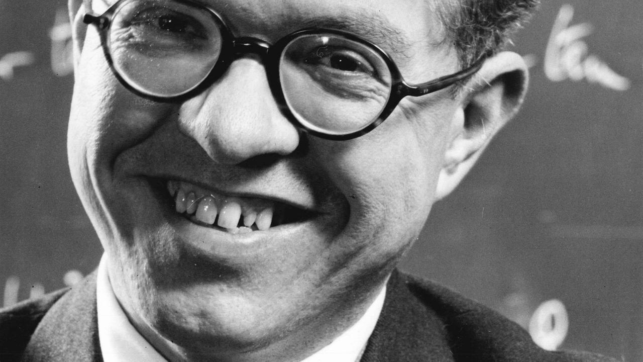 Fred Hoyle (1915-2001) Fred Hoyle (1915-2001)