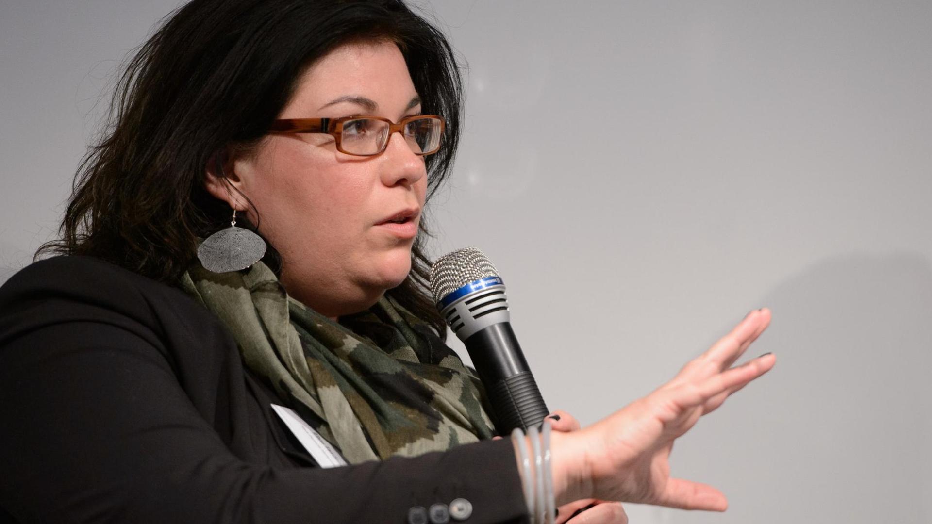 Die Autorin, Moderatorin und Journalistin Ebru Taşdemir Die Autorin, Moderatorin und Journalistin Ebru Taşdemir