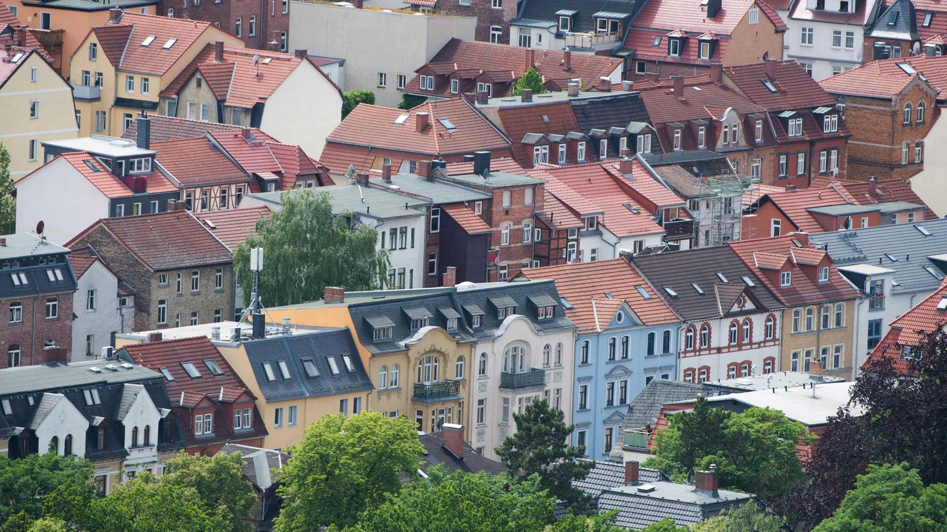 Wohnhäuser in der Jenaer Innenstadt (Thüringen). Wohnhäuser in der Jenaer Innenstadt (Thüringen).