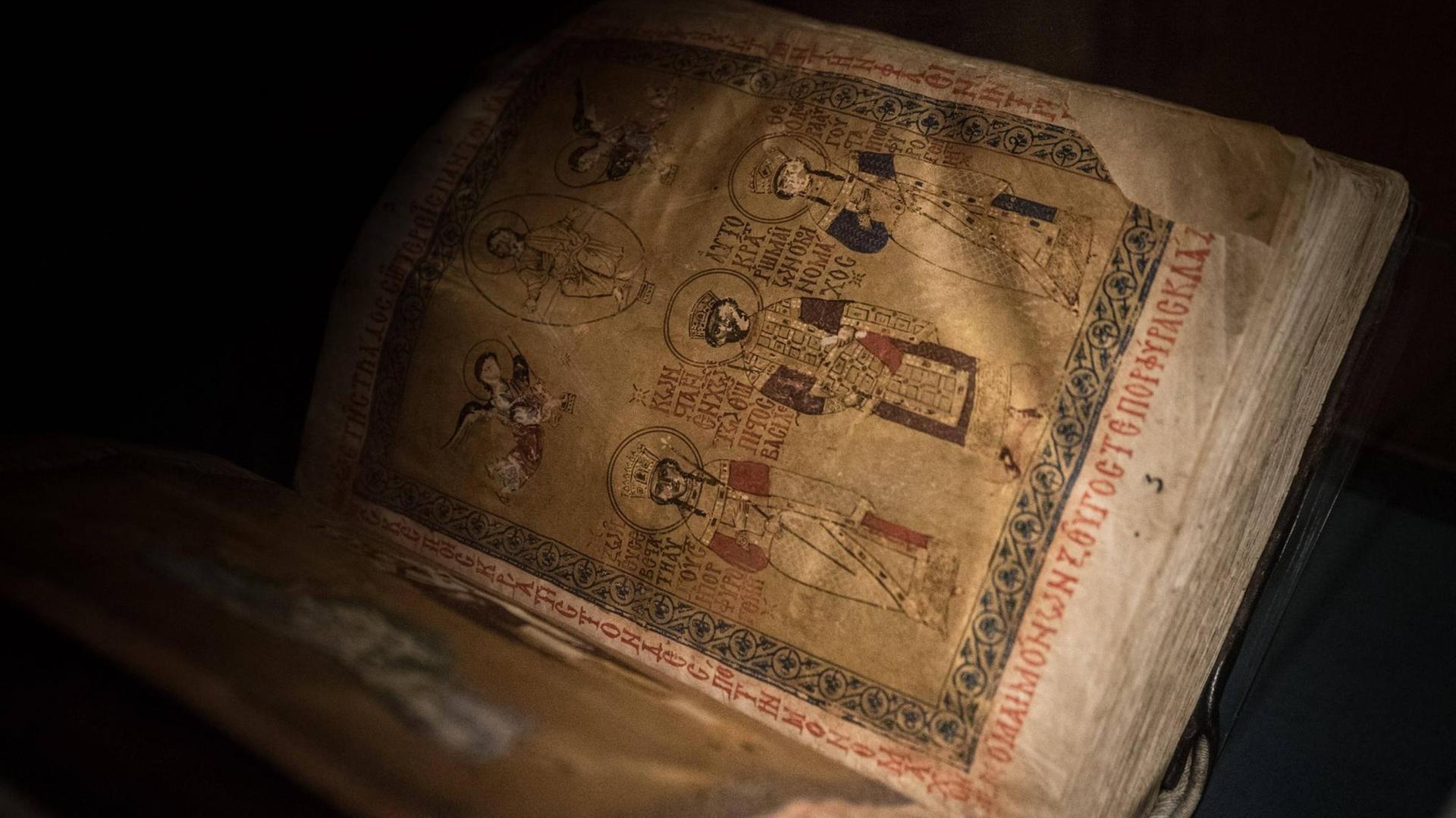 Antikes Manuskript, aufbewahrt in der Bibliothek des Katharinenklosters im Sinai in Ägypten Antikes Manuskript, aufbewahrt in der Bibliothek des Katharinenklosters im Sinai in Ägypten