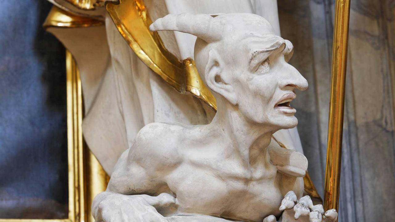 Eine Teufelsstatue der St. Mang Kirche in Regensburg. Eine Teufelsstatue der St. Mang Kirche in Regensburg.