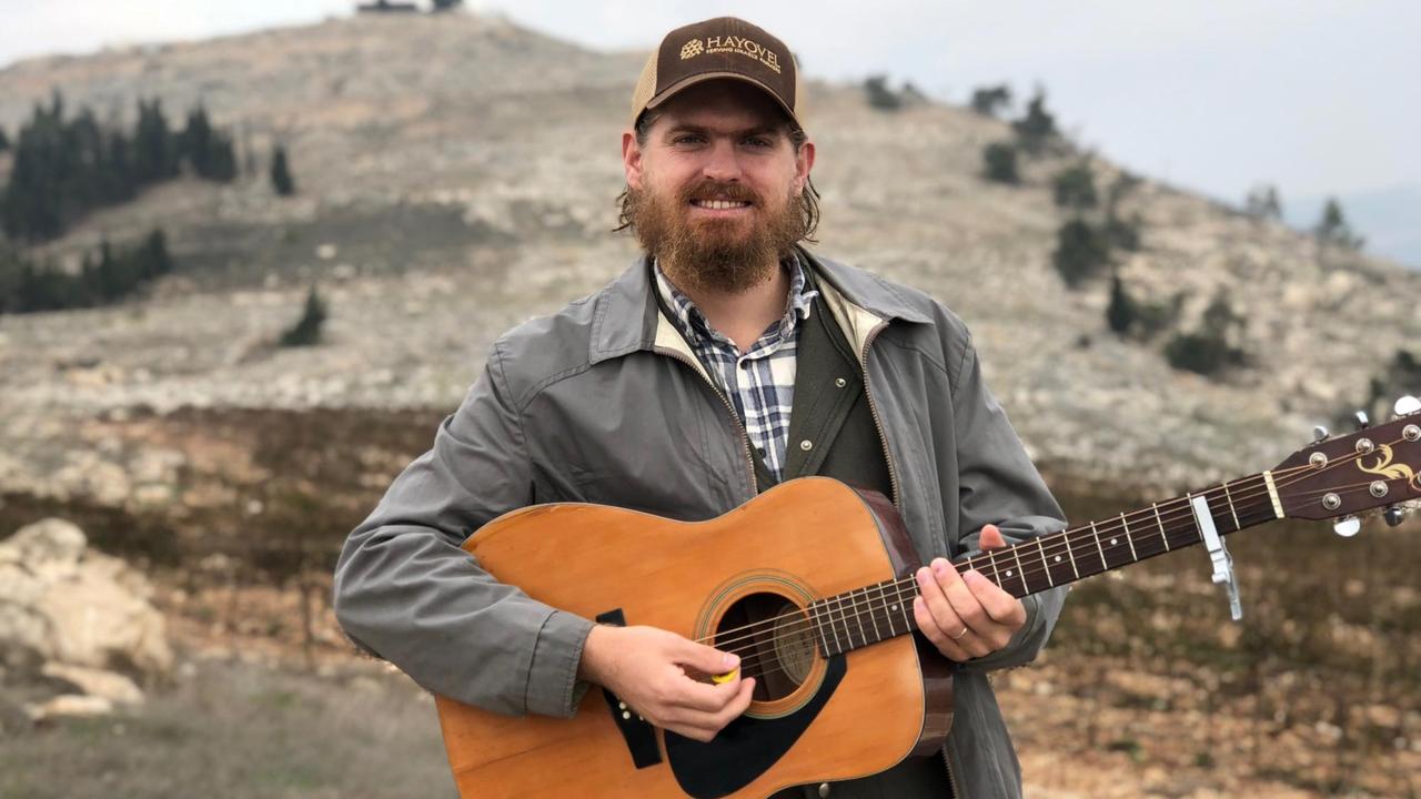 Mit Holzfällerhemd und Gitarre - der Evangelikale Christ Zac Waller im Westjordanland Mit Holzfällerhemd und Gitarre - der Evangelikale Christ Zac Waller im Westjordanland