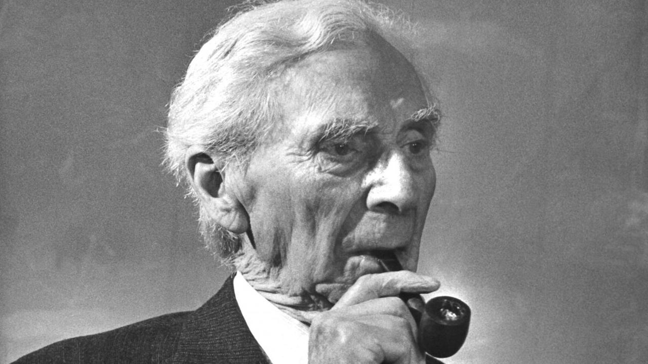 Bertrand Russell während einer Pressekonferenz am 19. Februar 1961 in London. Der walisische Mathematiker und Philosoph war einer der Vorkämpfer der Friedensbewegung.