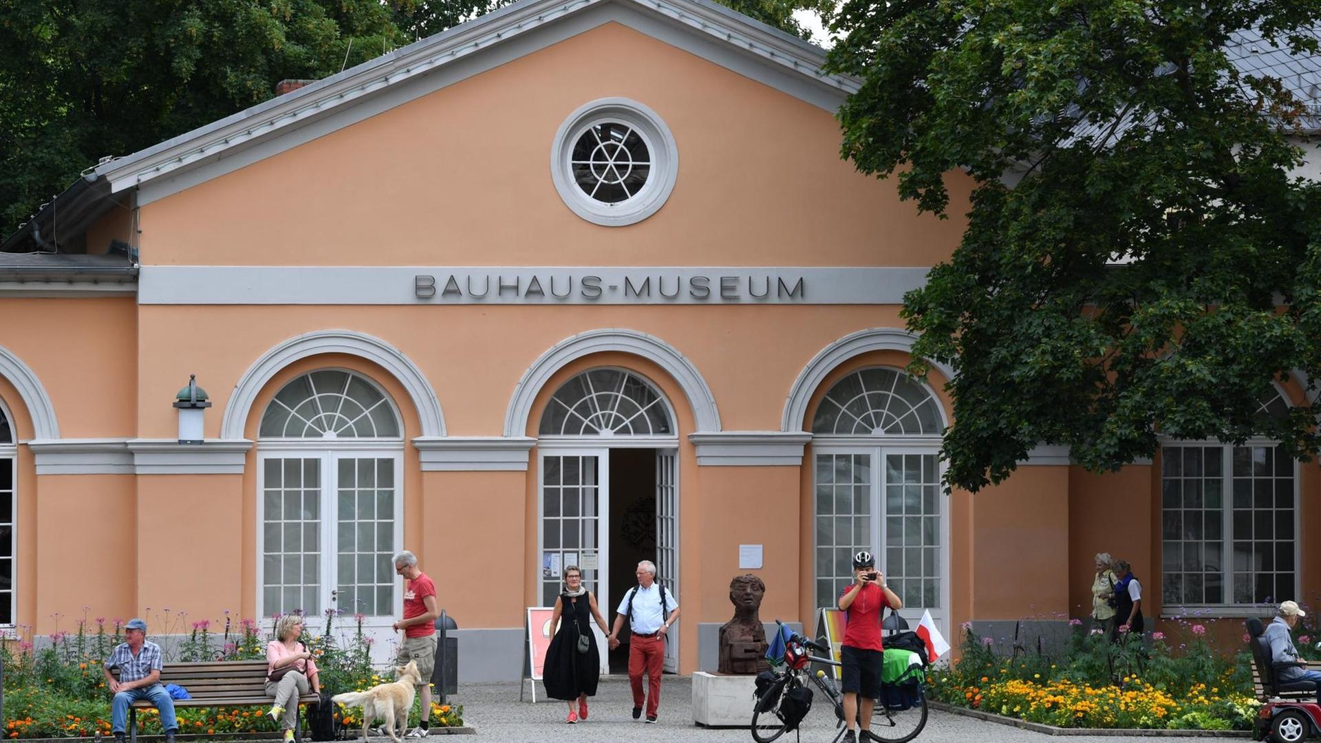 Das Bauhaus-Museum in Weimar. Der Bau soll demnächst zum neuen "Haus der Weimarer Republik" umgewandelt werden. Das Bauhaus-Museum in Weimar. Der Bau soll demnächst zum neuen "Haus der Weimarer Republik" umgewandelt werden.