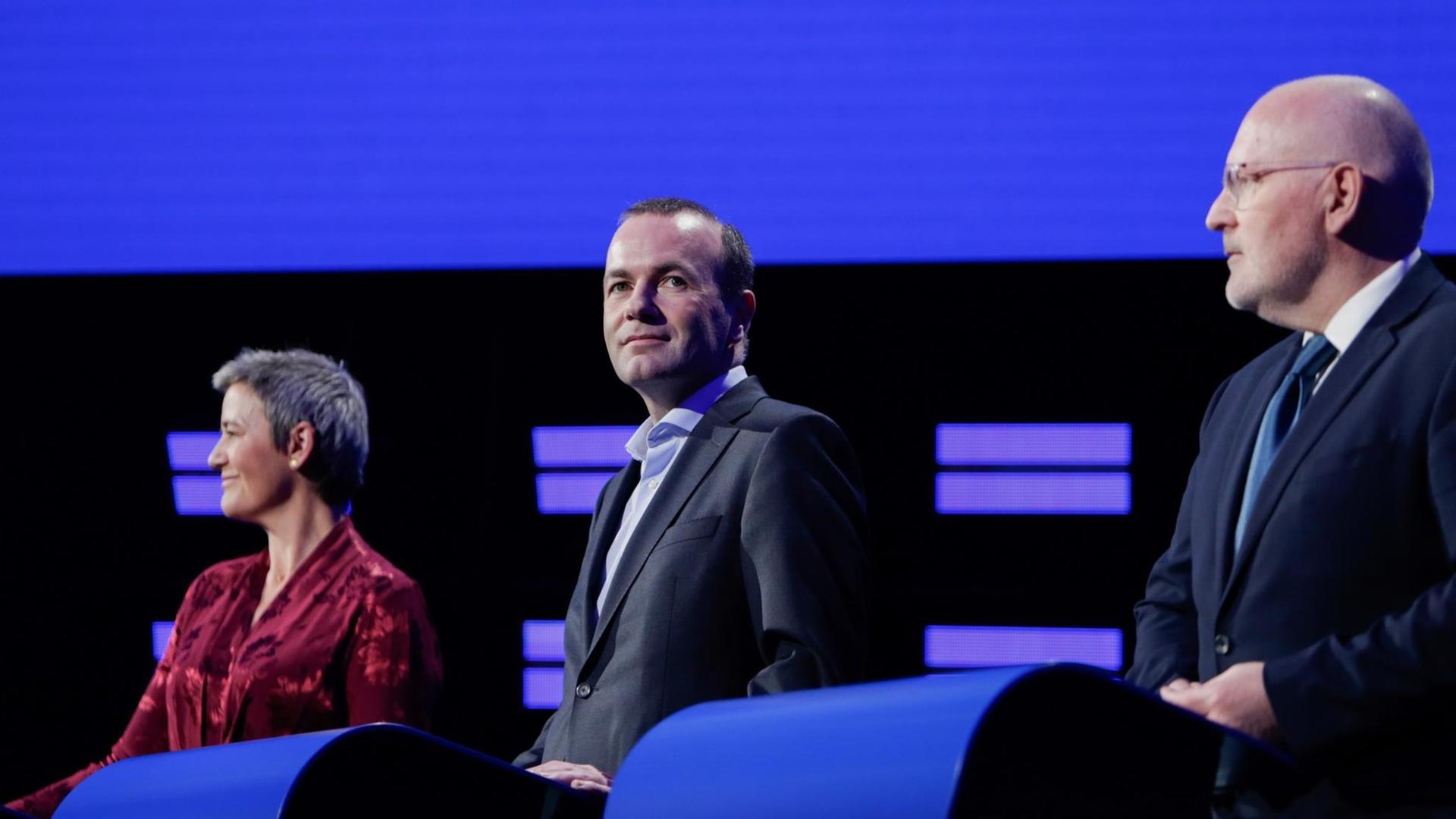 Die Liberale Margrethe Vestager, der Konservative Manfred Weber und der Sozialdemokrat Frans Timmermans beim TV-Duell zur Europawahl 2019 Die Liberale Margrethe Vestager, der Konservative Manfred Weber und der Sozialdemokrat Frans Timmermans beim TV-Duell zur Europawahl 2019