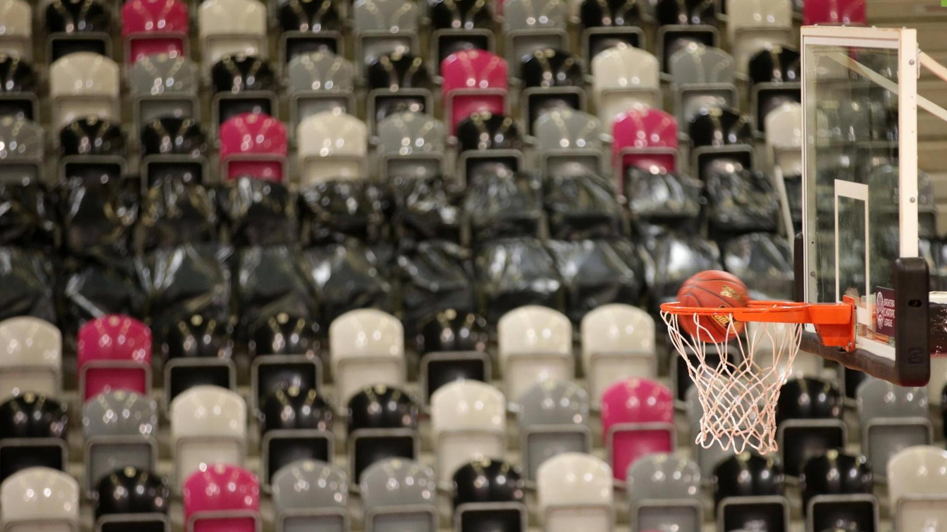 Leere Sitze im Telekom Dome / Heimspielstätte der Telekom Baskets Bonn , vor der Saison 2020/21 *** Empty seats in the Telekom Dome home ground of Telekom Baskets Bonn, before the 2020 season 21 MR:N Leere Sitze im Telekom Dome / Heimspielstätte der Telekom Baskets Bonn , vor der Saison 2020/21 *** Empty seats in the Telekom Dome home ground of Telekom Baskets Bonn, before the 2020 season 21 MR:N