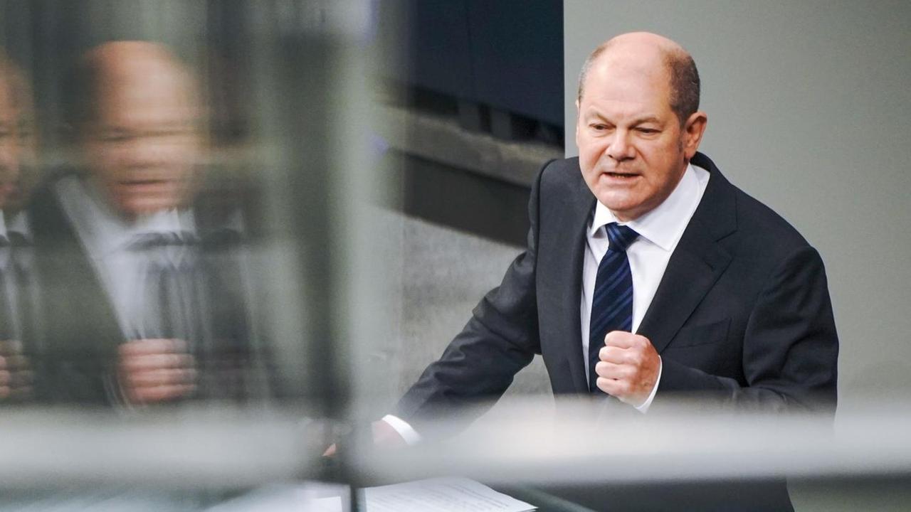 Bundesfinanzminister Olaf Scholz (SPD) spricht im Bundestag während der Debatte zum Bundeshaushalt. Bundesfinanzminister Olaf Scholz (SPD) spricht im Bundestag während der Debatte zum Bundeshaushalt.