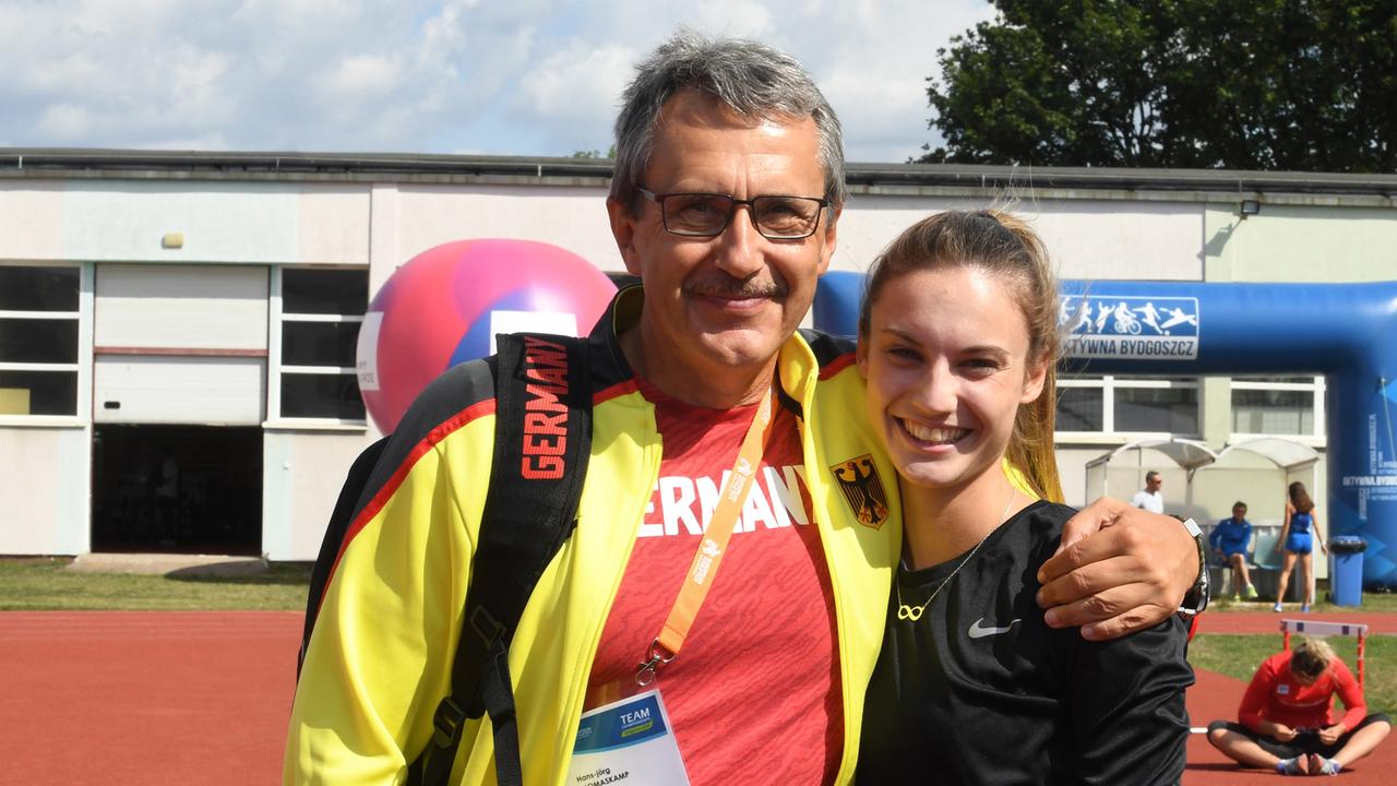 Trainer Hans-Jörg Thomaskamp und Sprinterin Jennifer Montag Trainer Hans-Jörg Thomaskamp und Sprinterin Jennifer Montag