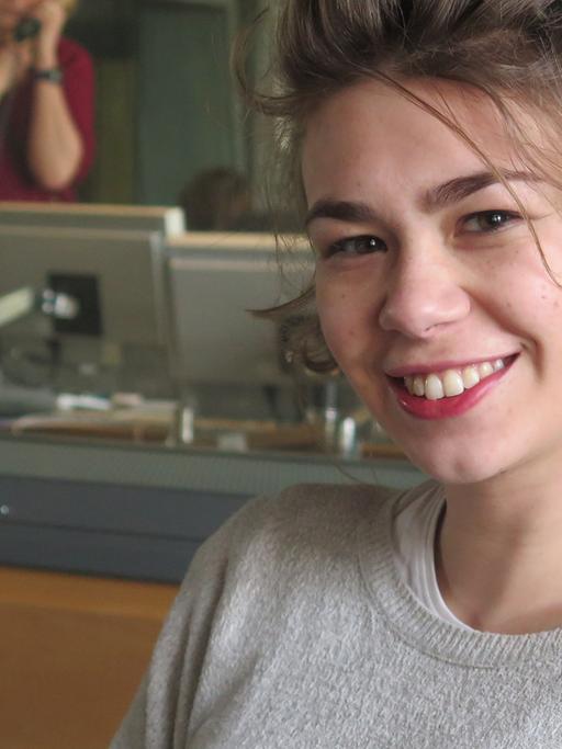 Die Autorin Ronja von Rönne zu Gast im Studio von Deutschlandradio Kultur.