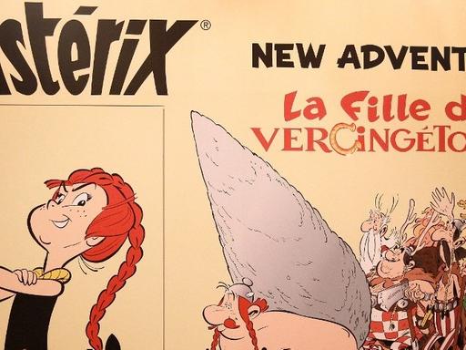 Ein Plakat vom neuen Asterix-Band "La fille de Vercingetorix" auf der Frankfurter Buchmesse in Frankfurt am Main. 17.10.2019