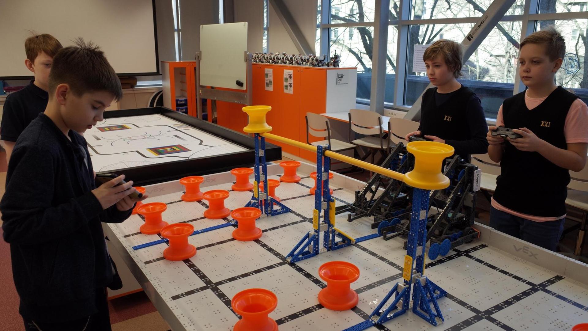Roboter-Unterrichtsraum in der 21. Schule in Tallinn/Estland Roboter-Unterrichtsraum in der 21. Schule in Tallinn/Estland