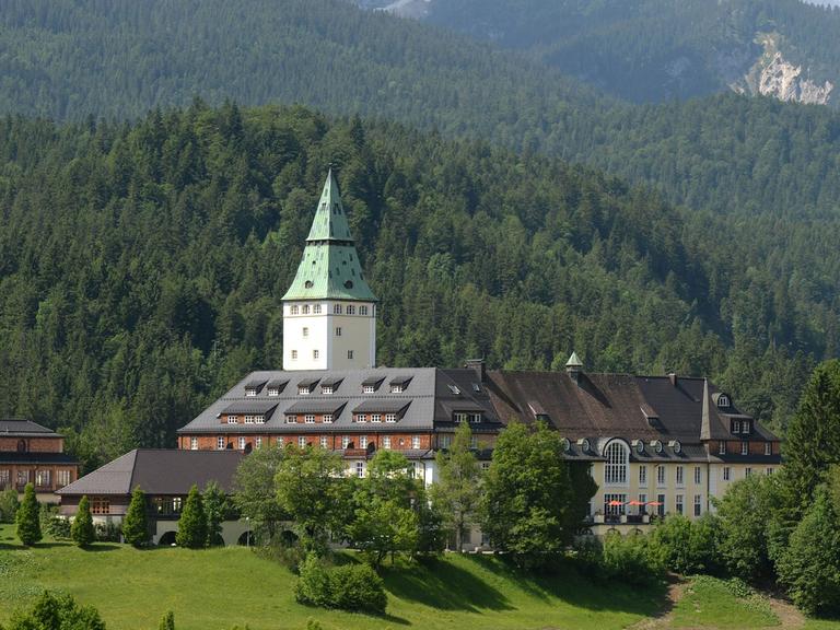 Schloss Elmau in der Nähe von Garmisch-Partenkirchen ist Ort des G7-Treffens im Juni 2015.