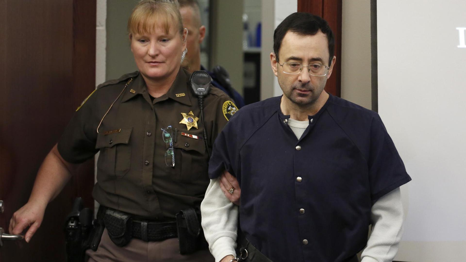 Der frühere Teamarzt der US-Turner, Larry Nassar, vor Gericht in Lansing, Michigan. Der frühere Teamarzt der US-Turner, Larry Nassar, vor Gericht in Lansing, Michigan.