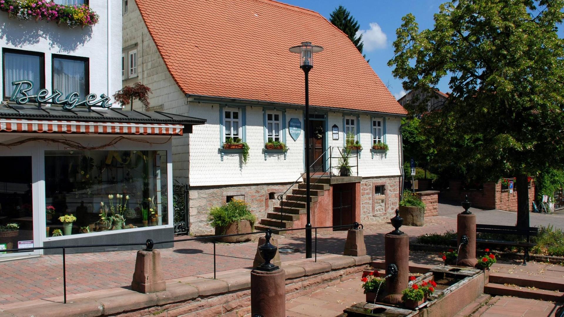 Zwölfröhrenbrunnen - Mümlingquelle in Beerfelden im Odenwald. Zwölfröhrenbrunnen - Mümlingquelle in Beerfelden im Odenwald.
