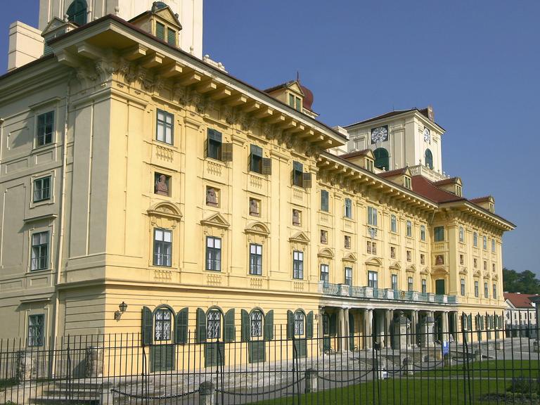 Schloss Esterhazy in Eisenstadt im österreichischen Burgenland. Hier hat Joseph Haydn den größten Teil seiner mehr als 1000 Werke komponiert.