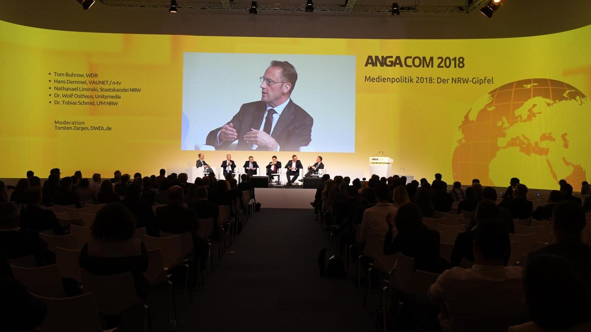 Das Podium "Medienpolitik 2018: Der NRW-Gipfel" auf der Fachmesse Anga com Das Podium "Medienpolitik 2018: Der NRW-Gipfel" auf der Fachmesse Anga com