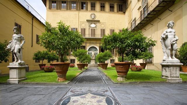 Der begrünte Hinterhof des Palazzo Medici-Riccardi in Florenz.