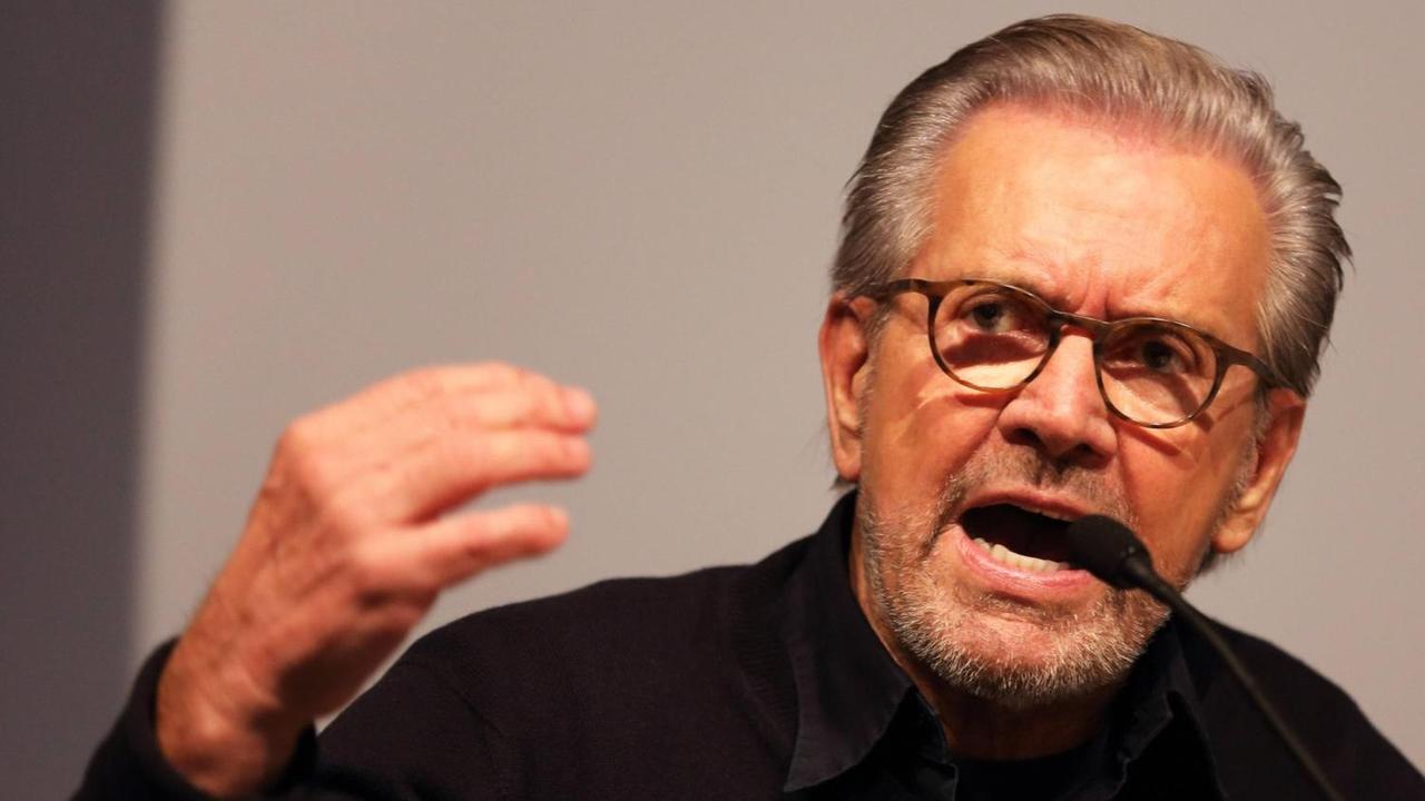 Jürgen Todenhöfer am 15. Oktober 2015 auf der Buchmesse in Frankfurt. Jürgen Todenhöfer am 15. Oktober 2015 auf der Buchmesse in Frankfurt.