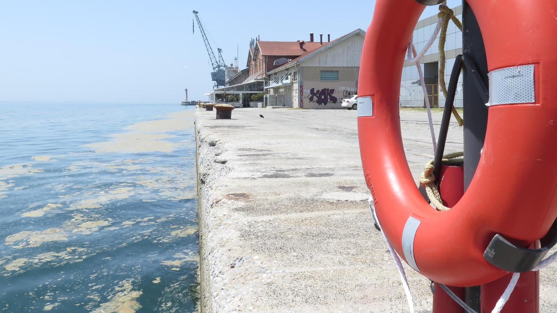 Pier eins des Hafens von Thessaloniki, der genau wie der Hafen von Piräus privatisiert wird. Pier eins des Hafens von Thessaloniki, der genau wie der Hafen von Piräus privatisiert wird.