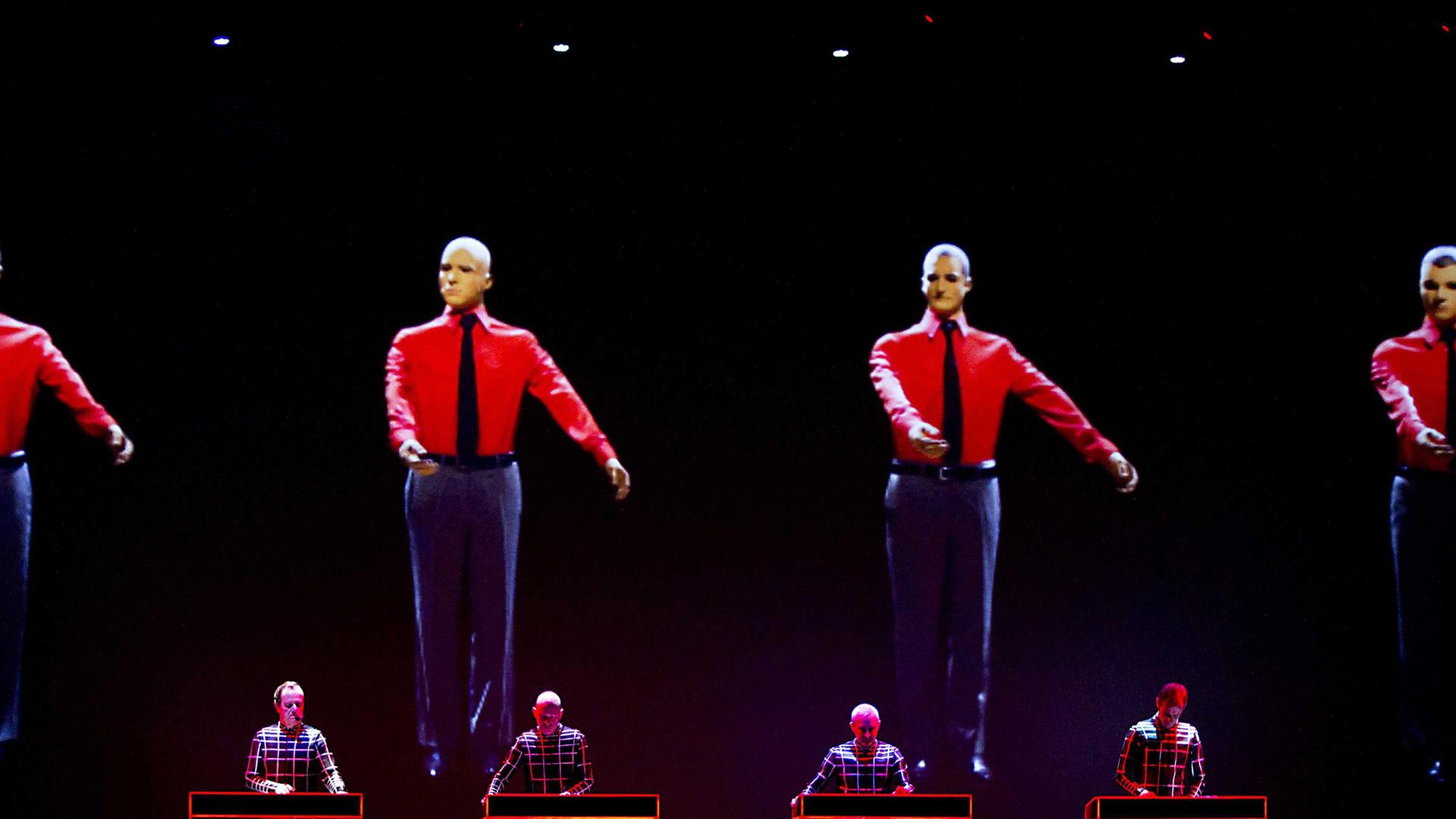 Die deutsche Band Kraftwerk bei einem Konzert in Eindhoven. Die deutsche Band Kraftwerk bei einem Konzert in Eindhoven.
