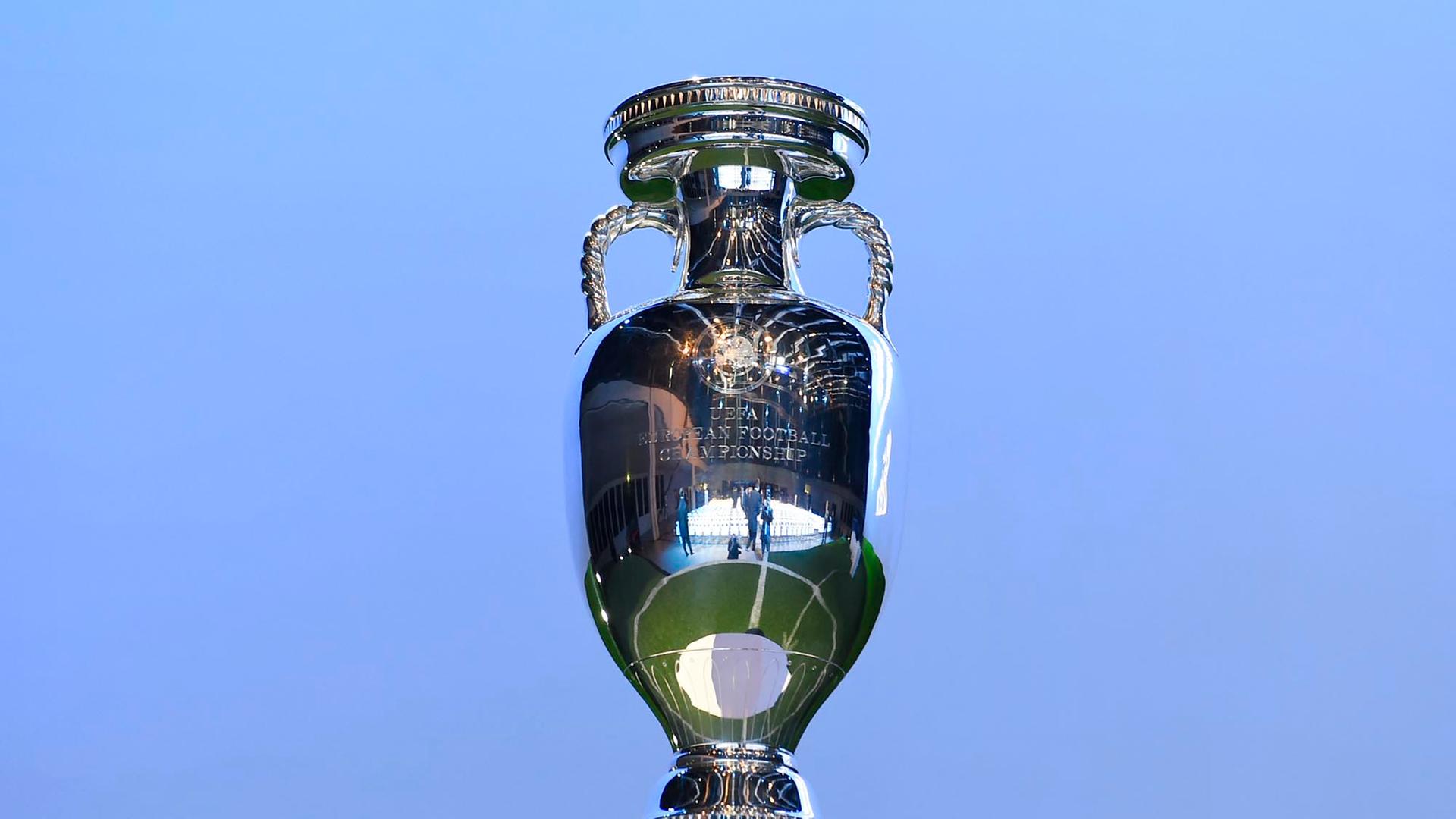 Der Pokal für die Fußball-EM 2020: Die UEFA vergab das Finale nach London Der Pokal für die Fußball-EM 2020: Die UEFA vergab das Finale nach London