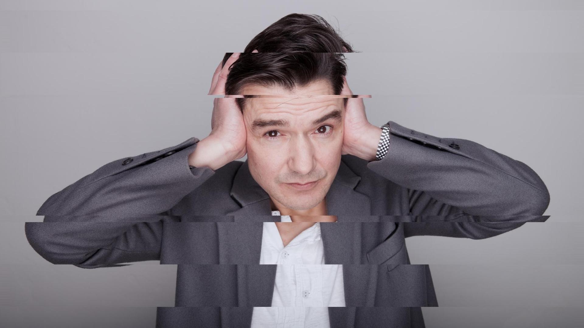 Olaf Bender vor grauem Hintergrund. Olaf Bender vor grauem Hintergrund.