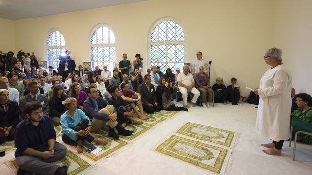 In der Ibn-Rushd-Goethe-Moschee in Berlin können Frauen und Männer zusammen beten und predigen.